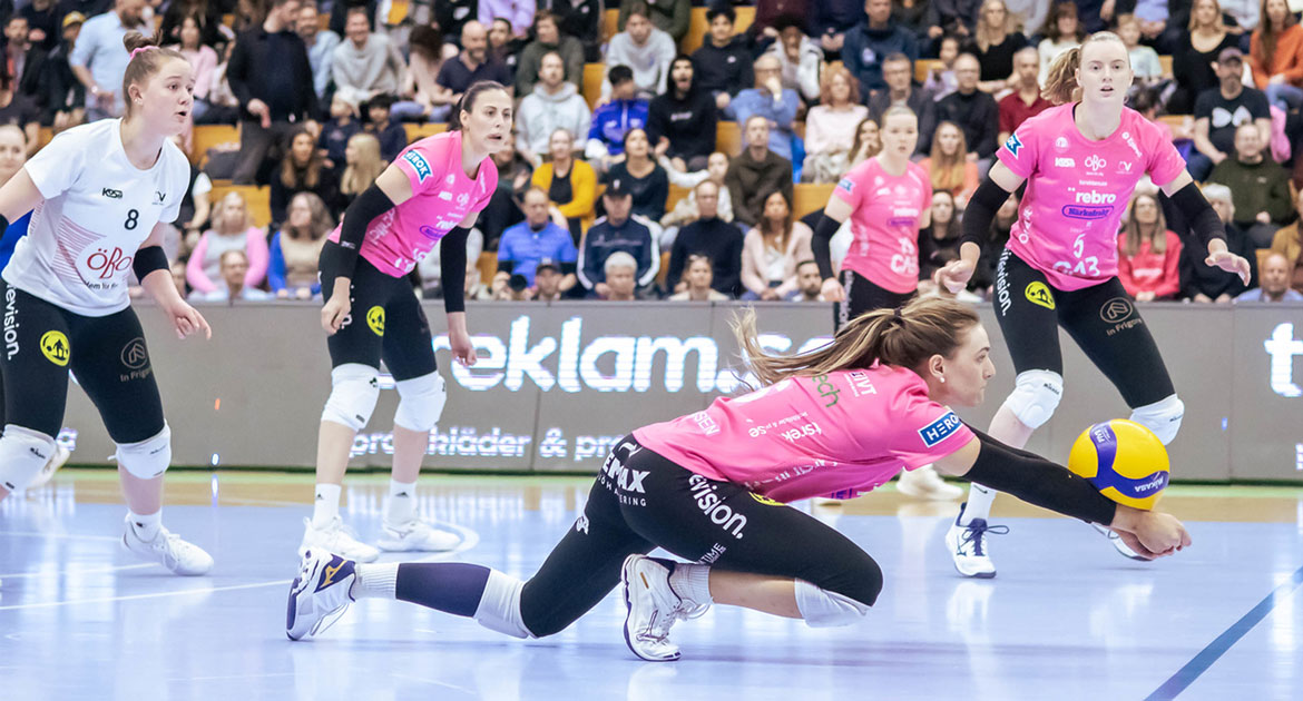 Örebro Volley spelar match i Idrottshuset.